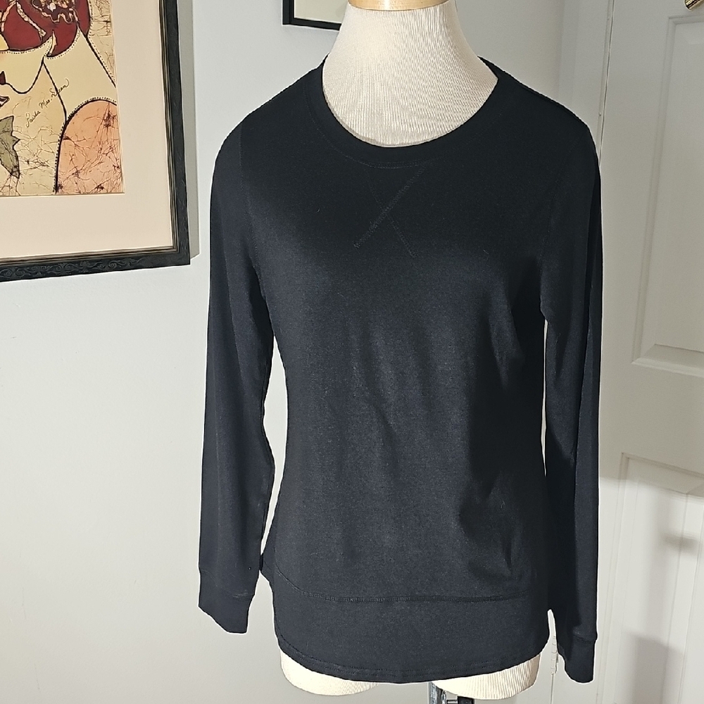 Fantaslook NWT Black Long Sleeve Tee. Clasdic Fashion.